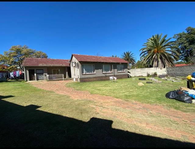 8 BEDROOM HOUSE FOR SALE IN RHODESFIELD